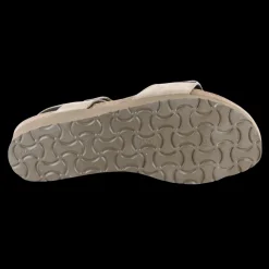 Women Naot Travel-Aisha