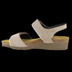 Women Naot Travel-Aisha