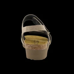 Women Naot Travel-Aisha