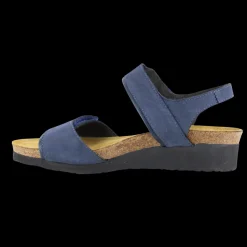 Women Naot Travel-Aisha