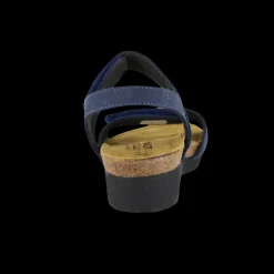 Women Naot Travel-Aisha