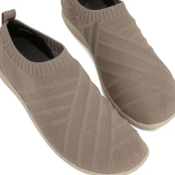 Women Naot Travel|Standard-Okahu