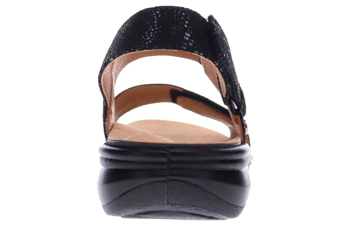 Women Revere Standard|Wide-Como