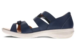 Women Revere Standard|Wide-Geneva