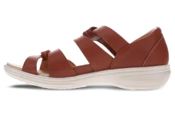 Women Revere Standard|Wide-Geneva