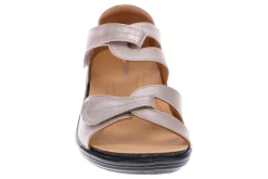 Women Revere Standard|Wide-Geneva