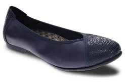 Women Revere Standard|Wide-Nairobi