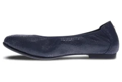 Women Revere Standard|Wide-Nairobi