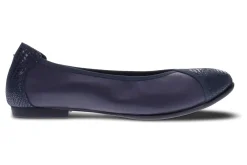 Women Revere Standard|Wide-Nairobi