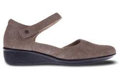 Women Revere Standard|Wide-Osaka