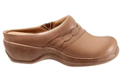 Women Softwalk Wide|Clogs-Amber