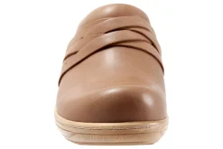 Women Softwalk Narrow|Clogs-Mackay