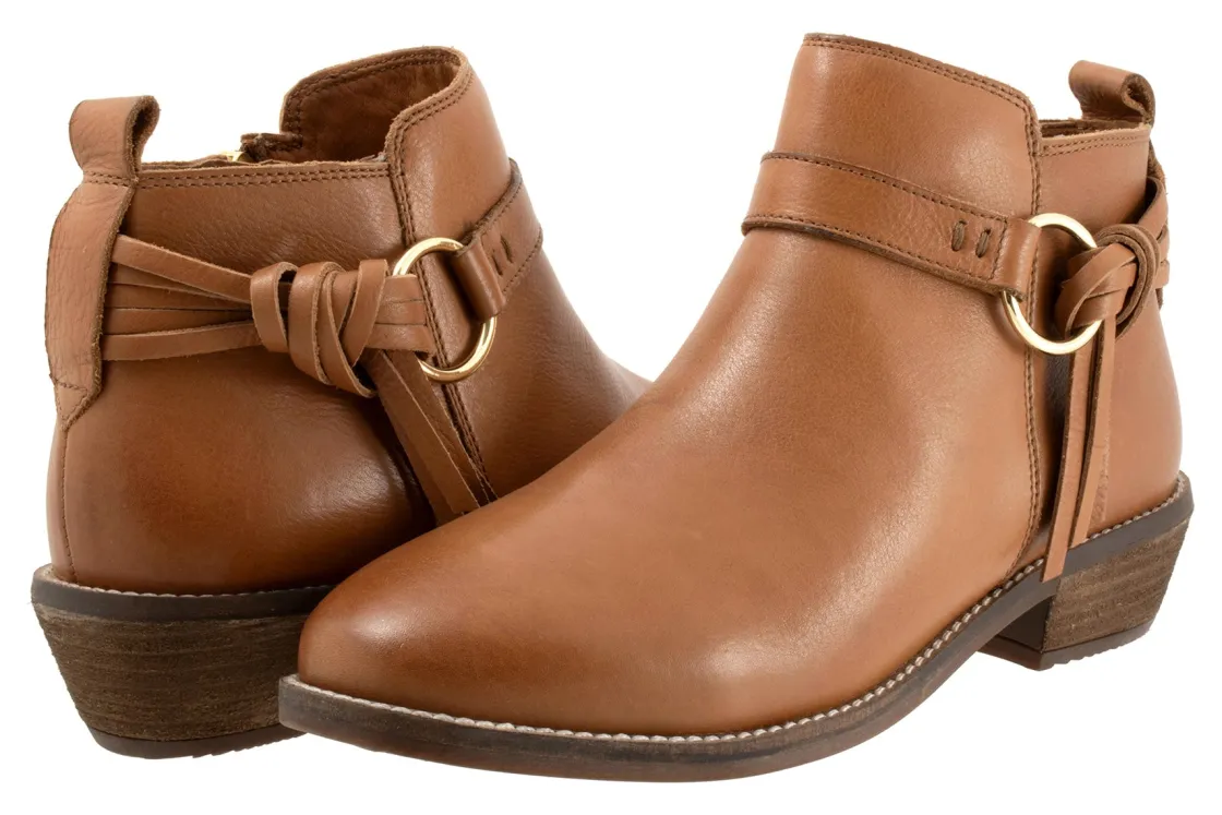 Women Softwalk Standard|Wide-Reade